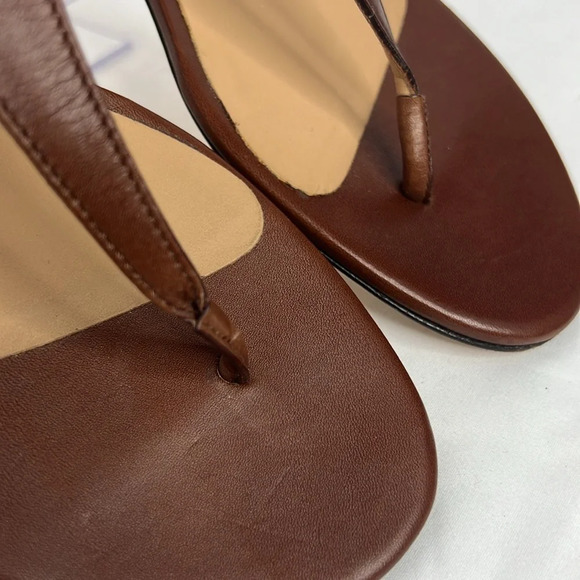 Salvatore Ferragamo Beccaria Brown Leather T-Strap Sandals Flops 8.5 - Picture 6 of 7
